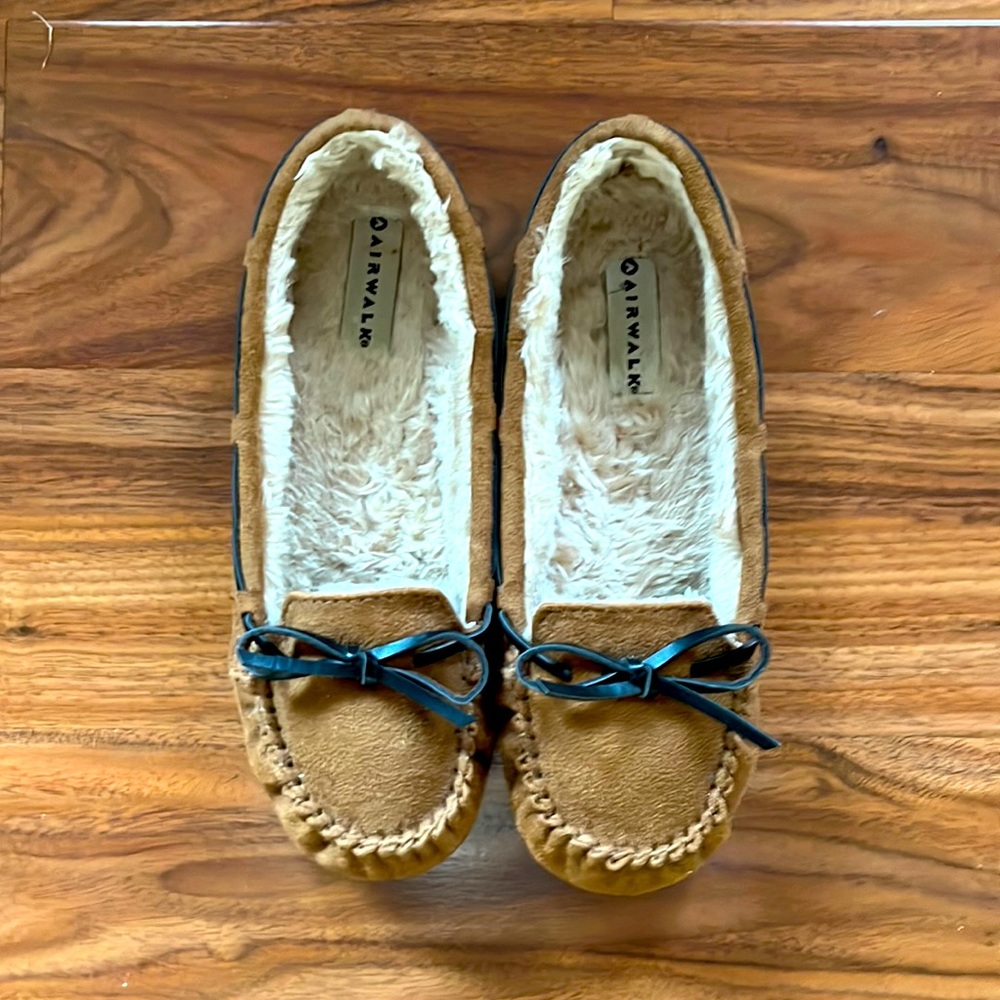 NIB Sz 8.5 Suede Moccasins, Cognac/Caramel w/Cozy Fur Lining. Indoor/Outdoor